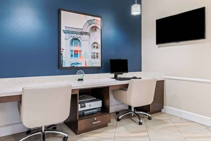 Business Center 34 of 35