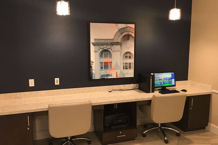 Business Center 33 of 35