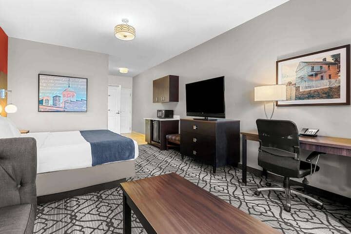 Room 8 of 35